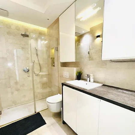 Rozana Parking Apartment
